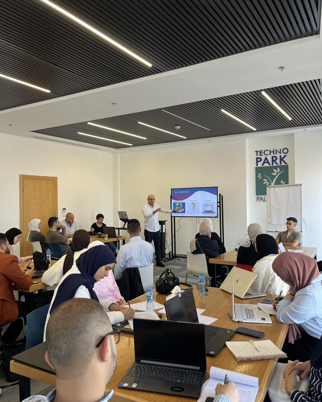 TechnoPark Hosts Workshop on "Digital Marketing Applying AI Tools"  With the Expert Ameed Awad